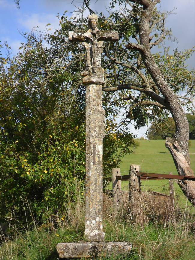 Croix de chemin du XVIe siècle - Courcelles-sous-Châtenois (88170) - Vosges