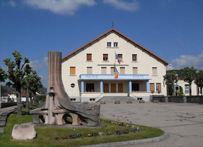 La mairie et la poste - Fresse-sur-Moselle (88160) - Vosges