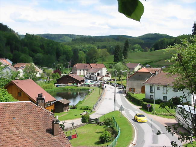 L'entrée du village, côté aval - Grandrupt (88210) - Vosges