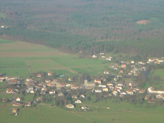 Vue aérienne du centre du village - Housseras (88700) - Vosges