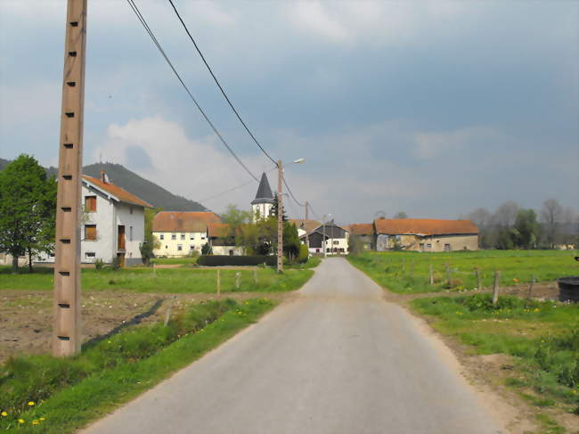 Rue du village - La Houssière (88430) - Vosges