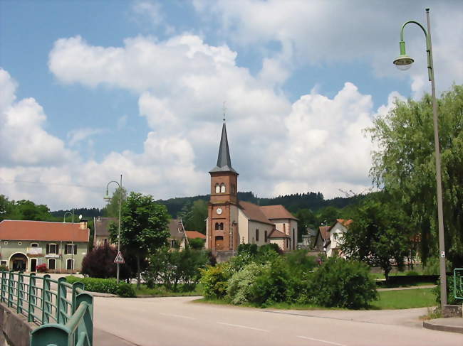 Le centre depuis le pont du Hure - Hurbache (88210) - Vosges