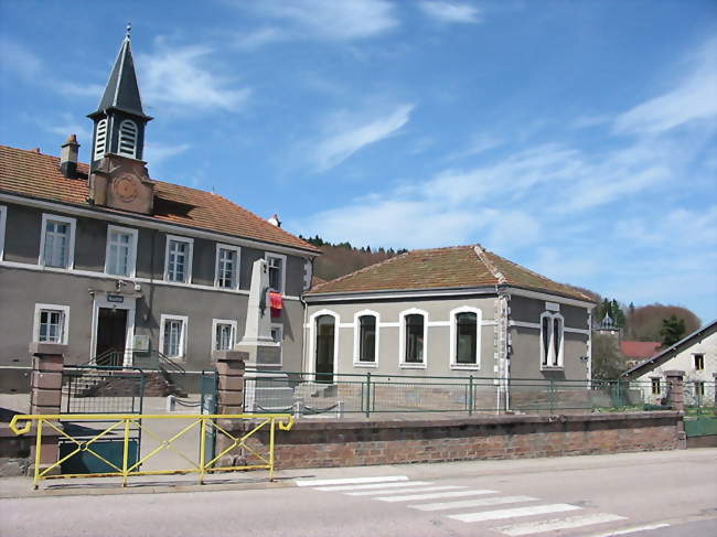 La mairie-école-salle polyvalente - Jussarupt (88640) - Vosges