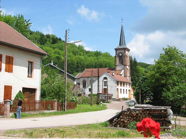 Le Centre et l'église - La Petite-Fosse (88490) - Vosges