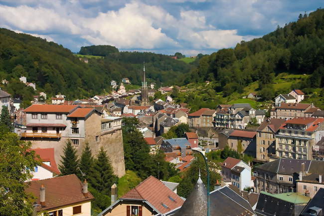 Vue sur le centre de Plombières depuis l'ouest - Plombières-les-Bains (88370) - Vosges