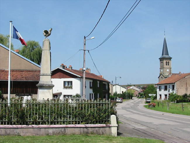 Église et monument aux morts - Sainte-Barbe (88700) - Vosges