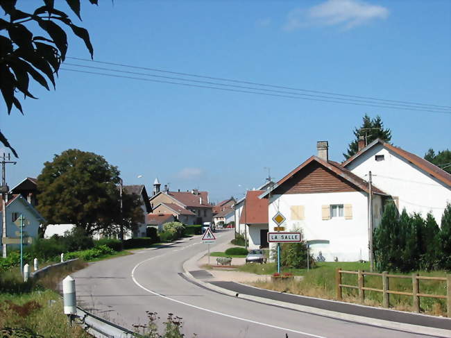 Le Centre vu du pont de la Valdange - La Salle (88470) - Vosges