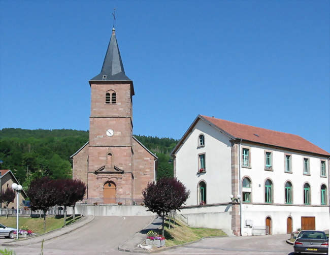 L'église Saint-Claude et la mairie - Tendon (88460) - Vosges