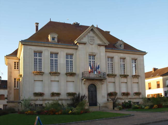 La mairie dAillant-sur-Tholon - Aillant-sur-Tholon (89110) - Yonne