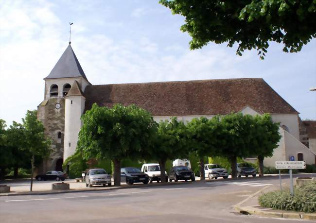 Eglise de Cheny - Crédits: Fran7/Panoramio/CC by SA