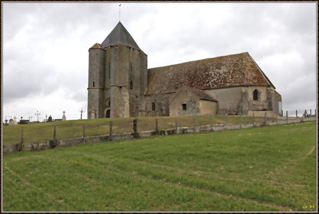 Eglise de Compigny - Crédits: GK 89/Panoramio/CC by SA
