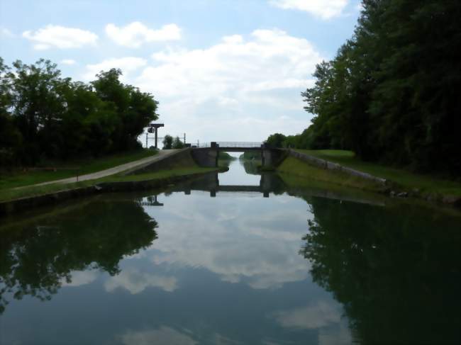 Pont d'Esnon - Crédits: Roufonik/Panoramio/CC by SA