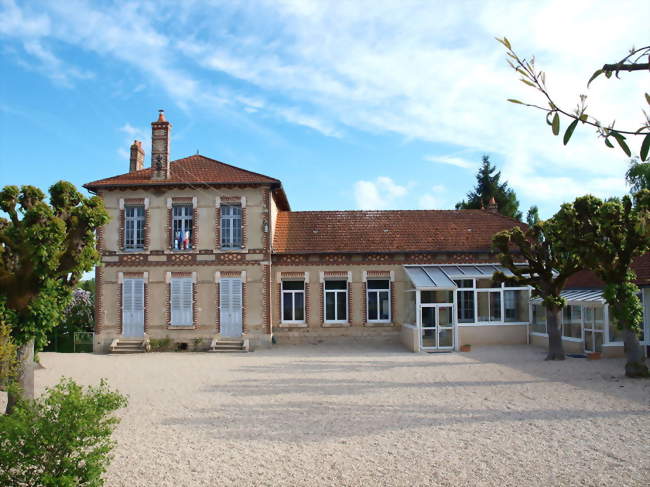 La mairie-école de Laduz - Laduz (89110) - Yonne