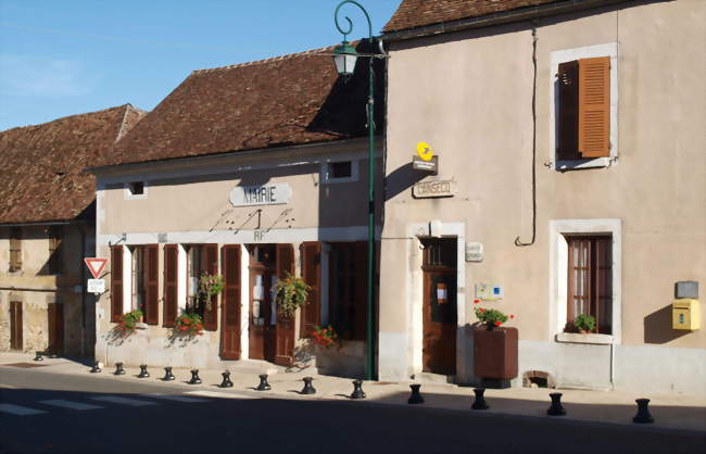 La mairie du village - Lainsecq (89520) - Yonne