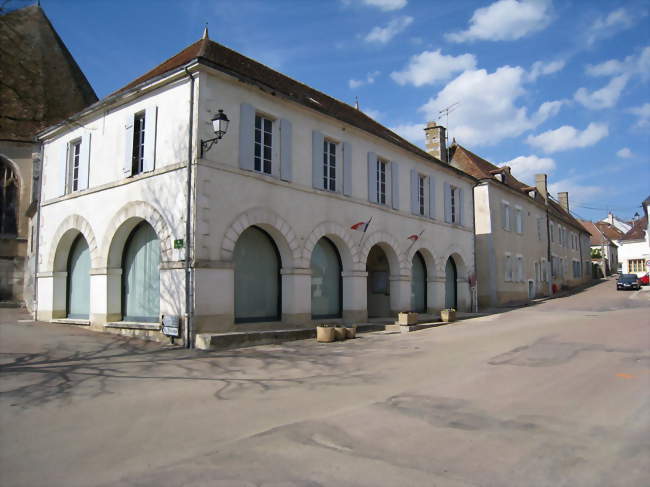 La mairie d'Ouanne - Ouanne (89560) - Yonne