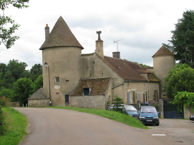 Maison-forte (XVIe s) - Pierre-Perthuis (89450) - Yonne