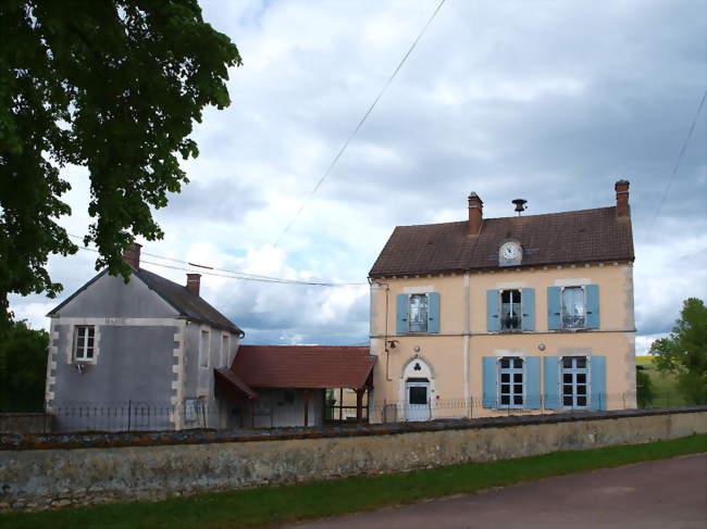La mairie de la commune, située dans le hameau de Coulon - Sementron (89560) - Yonne