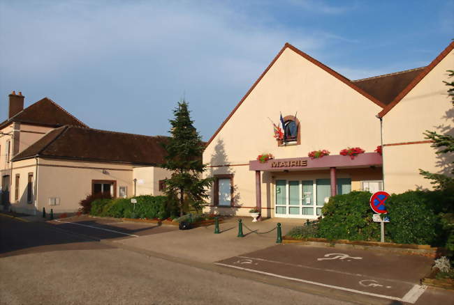 La mairie et ses annexes - Véron (89510) - Yonne