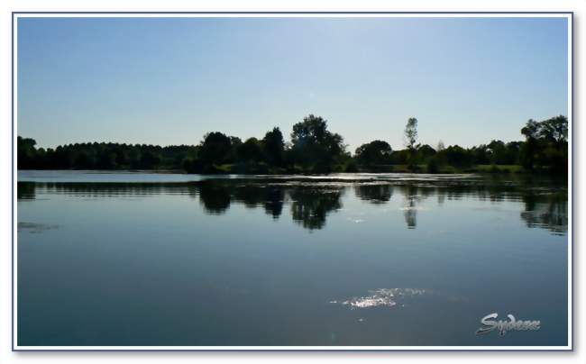 Lac de Vinneuf - Crédits: riflex sydevx/Panoramio/CC by SA