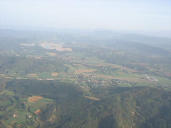 Aigues-Vives au premier plan, Léran au second plan et le barrage de Montbel au fond - Aigues-Vives (09600) - Ariège