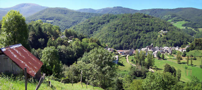 Le village d'Alos, vue du hameau de La Pauze - Alos (09200) - Ariège