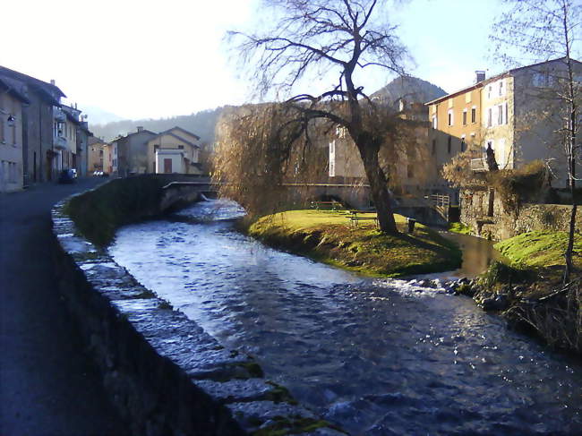 Vue de Bélesta - pont de Delalaygue sur l'Hers-Vif et l'île attenante - Bélesta (09300) - Ariège