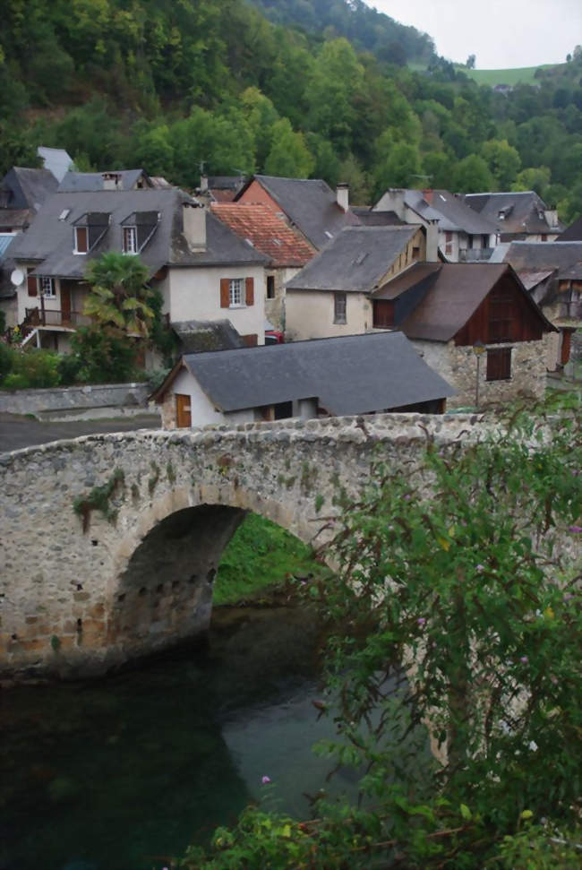 Pont du XIIIe siècle enjambant le Lez aux Bordes-sur-Lez - Les Bordes-sur-Lez (09800) - Ariège