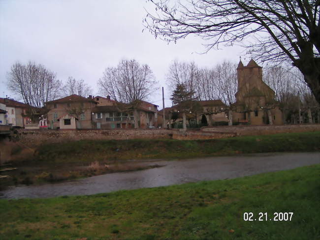 L'Arize et l'église - Daumazan-sur-Arize (09350) - Ariège