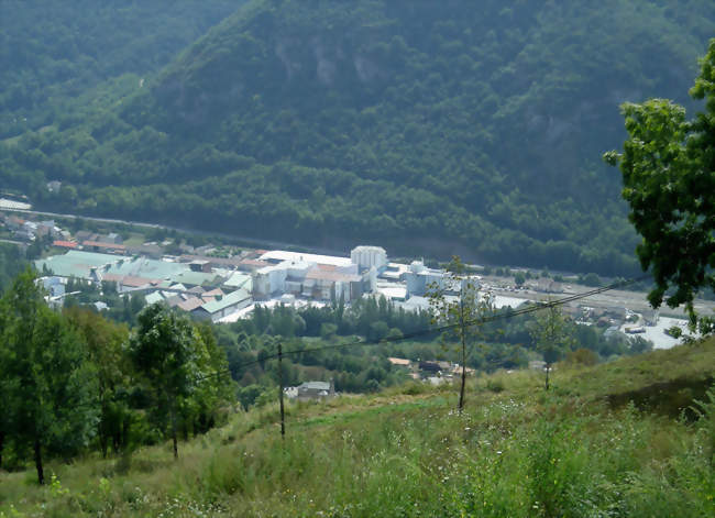 L'usine de talcs à Luzenac, et la gare de Luzenac -Garanou située sur la commune de Garanou - Garanou (09250) - Ariège
