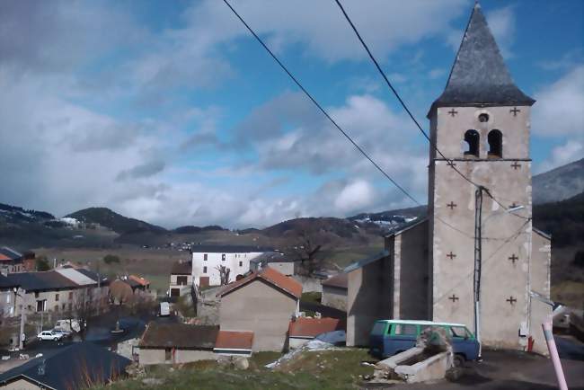 Vue sur le village de Montaillou et son église - Montaillou (09110) - Ariège