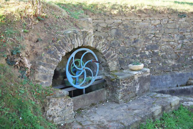 La fontaine des Pouteaux à Roumengoux - Roumengoux (09500) - Ariège