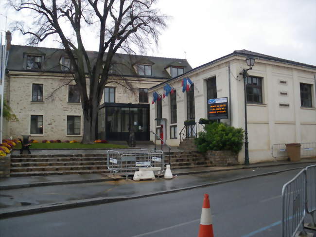 Marché de Marcoussis - Place du 19 mars 1962