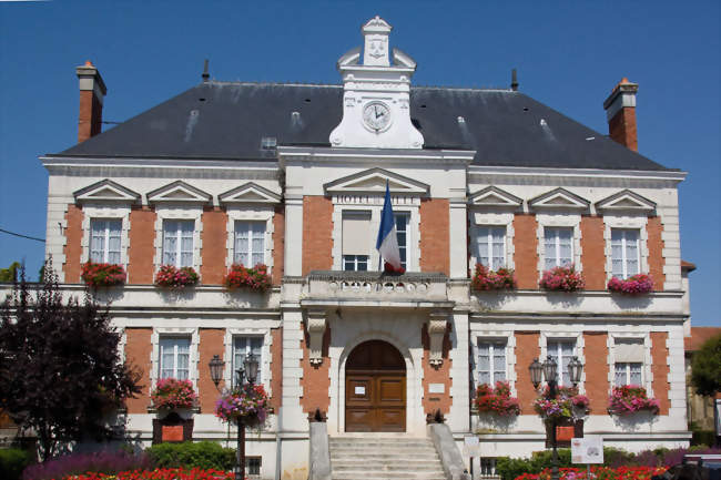 Lhôtel de ville - Milly-la-Forêt (91490) - Essonne