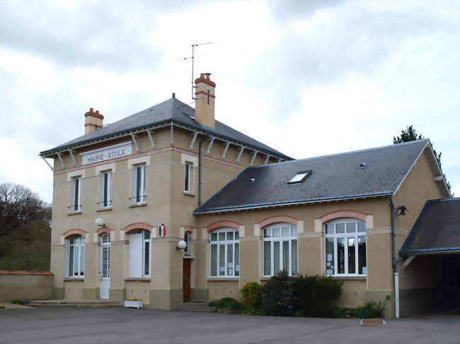 La mairie-école - Plessis-Saint-Benoist (91410) - Essonne