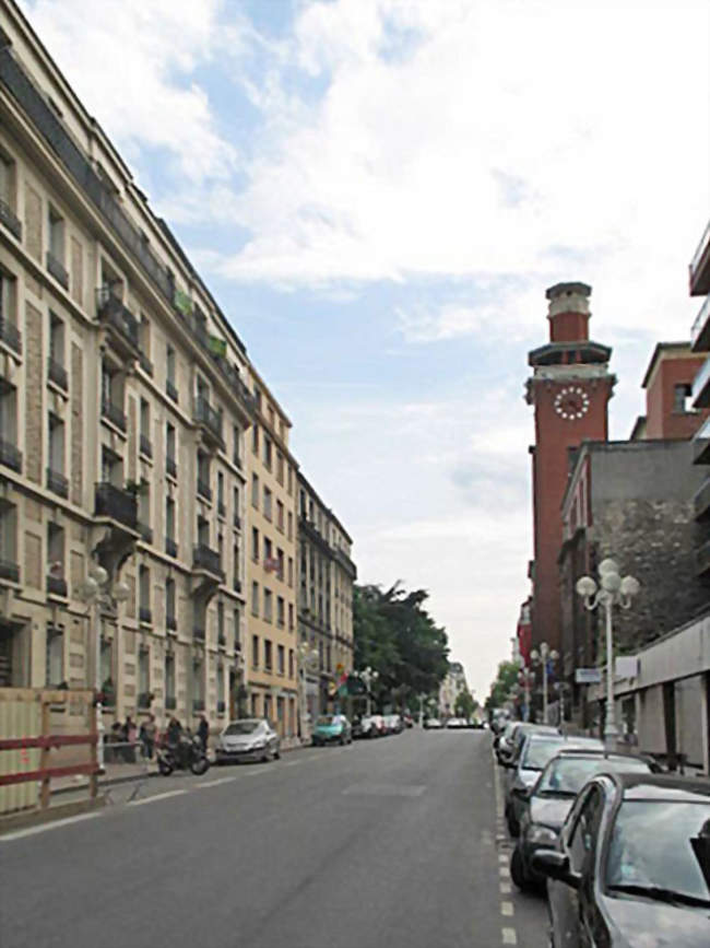 L'avenue de la République et le Beffroi de Montrouge - Montrouge (92120) - Hauts-de-Seine