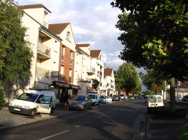 Une rue dans le centre de Chennevières-sur-Marne - Chennevières-sur-Marne (94430) - Val-de-Marne