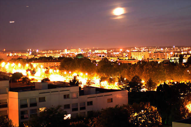 Vue nocturne sur la commune - Chevilly-Larue (94550) - Val-de-Marne