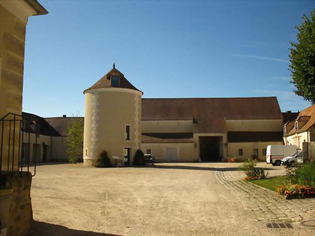 La Ferme de Monsieur, inscrite aux monuments historiques - Mandres-les-Roses (94520) - Val-de-Marne