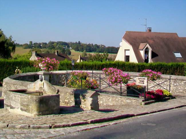 La fontaine-abreuvoir et le lave-sabots - Béthemont-la-Forêt (95840) - Val-d'Oise