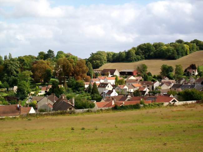 Vue sur le centre du village depuis la rue Pasteur - Noisy-sur-Oise (95270) - Val-d'Oise
