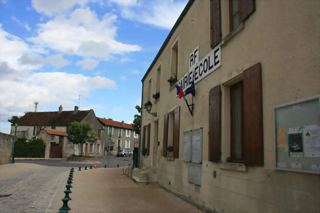 Chef d'équipe en pose de menuiseries