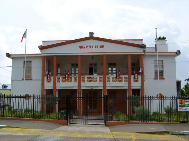 La mairie de la commune, uvre de l'architecte Ali Tur - Petit-Bourg (97170) - Guadeloupe