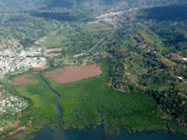 Vue aérienne de la vallée - Dembeni (97660) - Mayotte