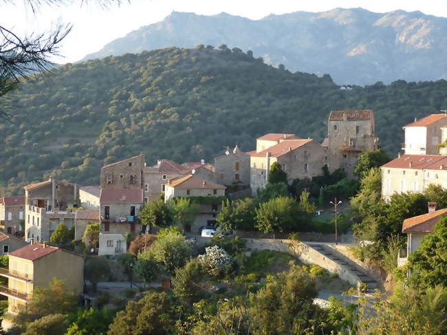 La tour de Colomba et la Tour Durazzo - Fozzano (20143) - Corse-du-Sud