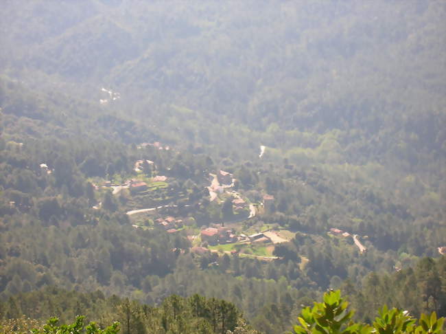 Village de Rezza vu depuis le sentiermontant à la Salincaccia - Rezza (20121) - Corse-du-Sud
