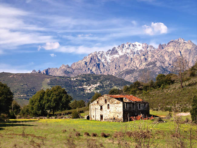 Les Aiguilles de Popolasca et le village de Prato - Prato-di-Giovellina (20218) - Haute-Corse