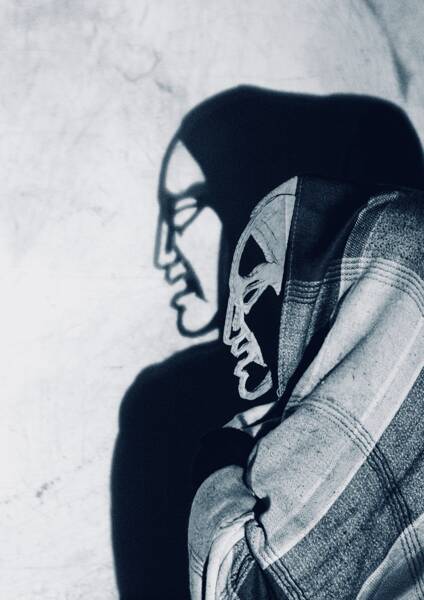 LES ANTIGONES (Théâtre de papier, d'ombre, Chant)