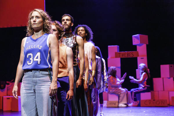 LOOKING FOR ANTIGONE (THÉÂTRE, DANSE ET MUSIQUE)