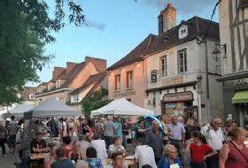 Marché nocturne de Chablis