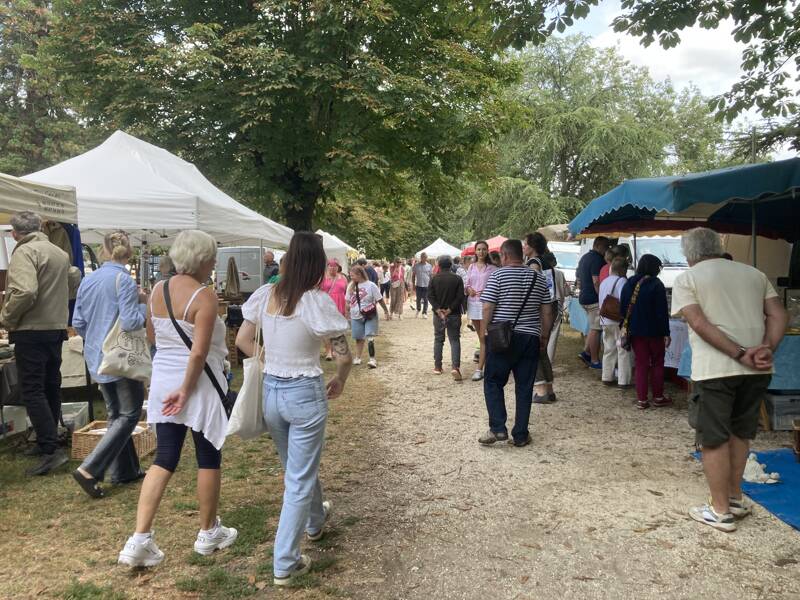 Belle brocante professionnelle du jardin des moines